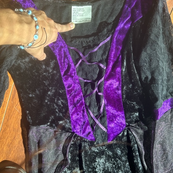 Medieval Princess Dress - Picture 4 of 5